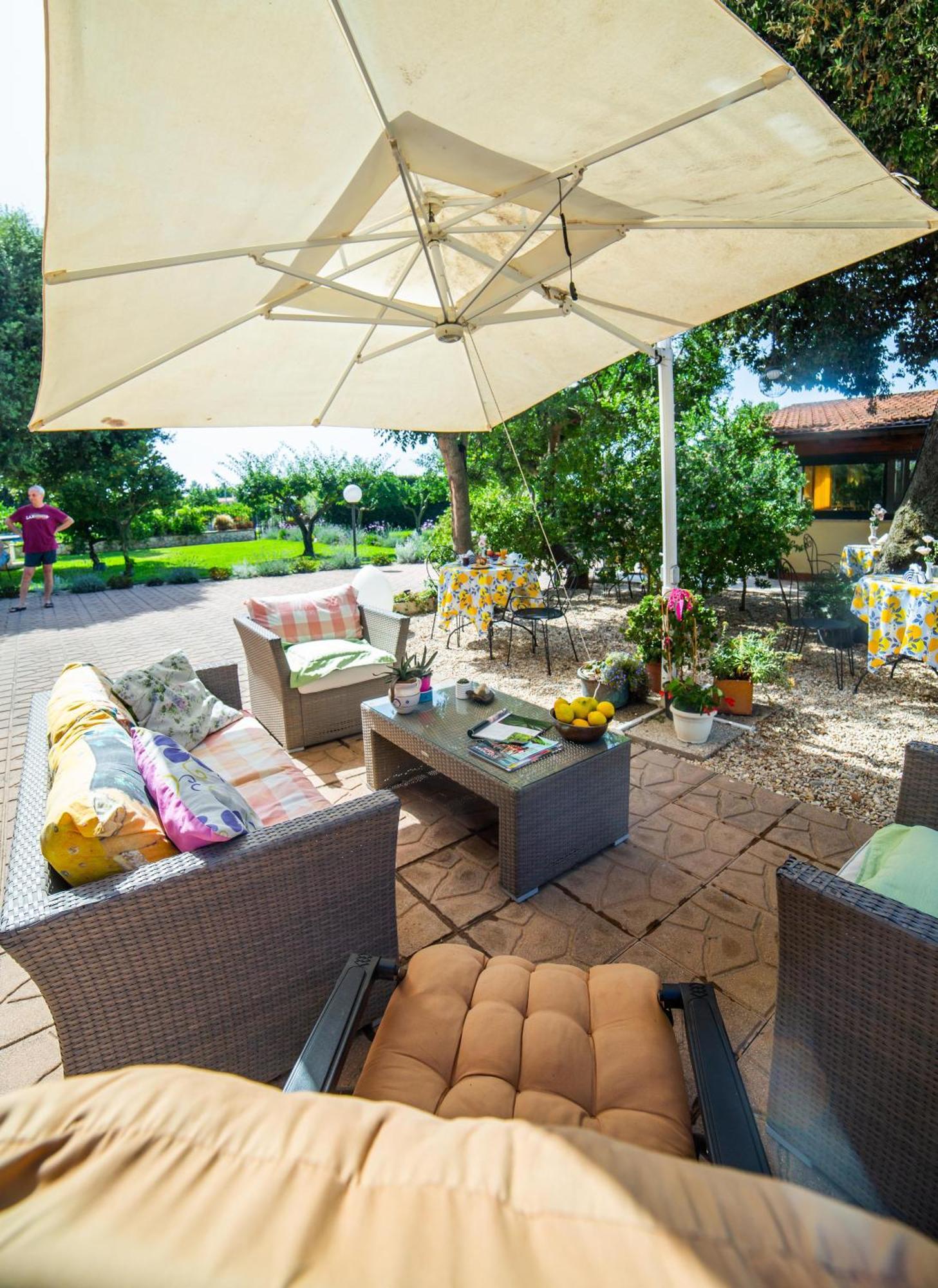 I Lecci Guesthouse ซาน เฟลิเช เชร์ชีโอ ภายนอก รูปภาพ