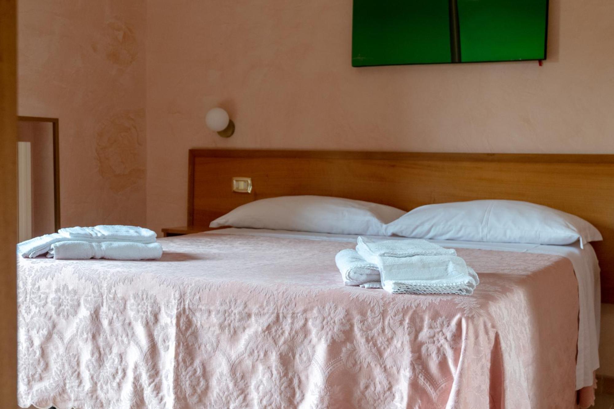 I Lecci Guesthouse ซาน เฟลิเช เชร์ชีโอ ภายนอก รูปภาพ