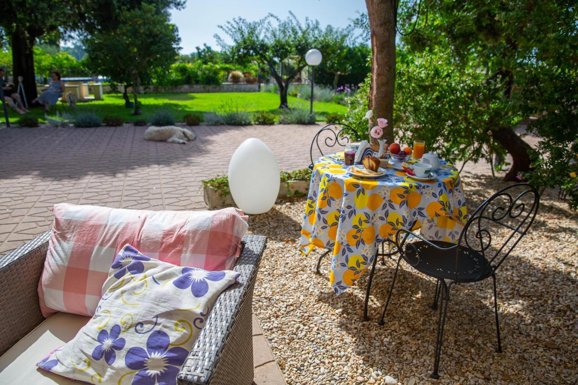 I Lecci Guesthouse ซาน เฟลิเช เชร์ชีโอ ภายนอก รูปภาพ