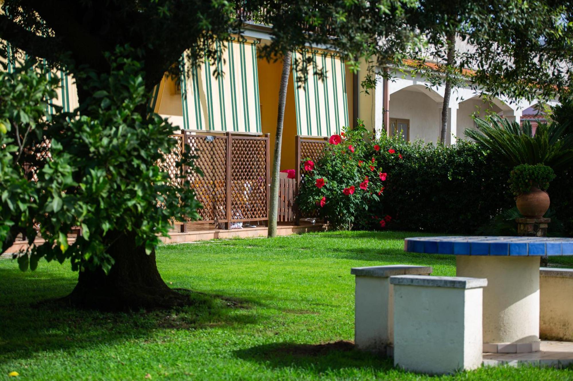 I Lecci Guesthouse ซาน เฟลิเช เชร์ชีโอ ภายนอก รูปภาพ